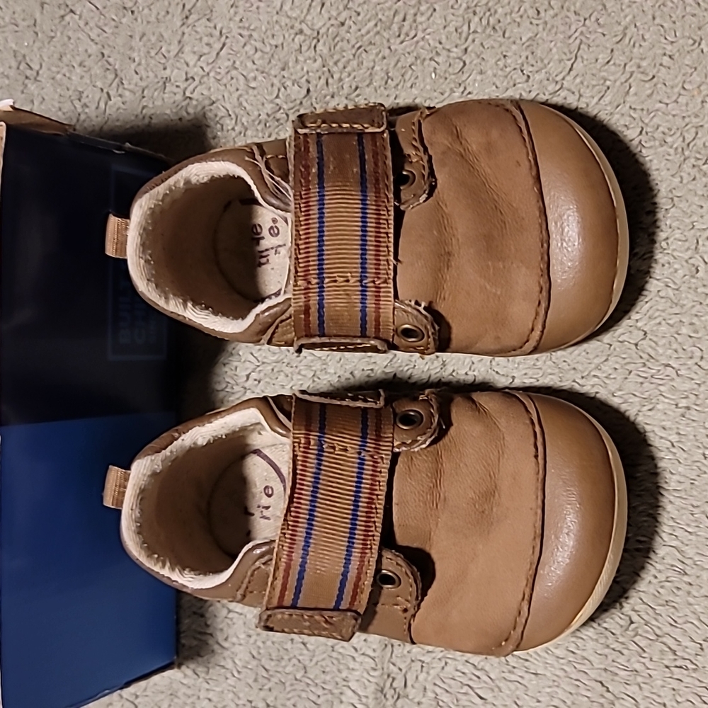 STRIDE RITE SIZE 4 SOFT MOTION  SHOE